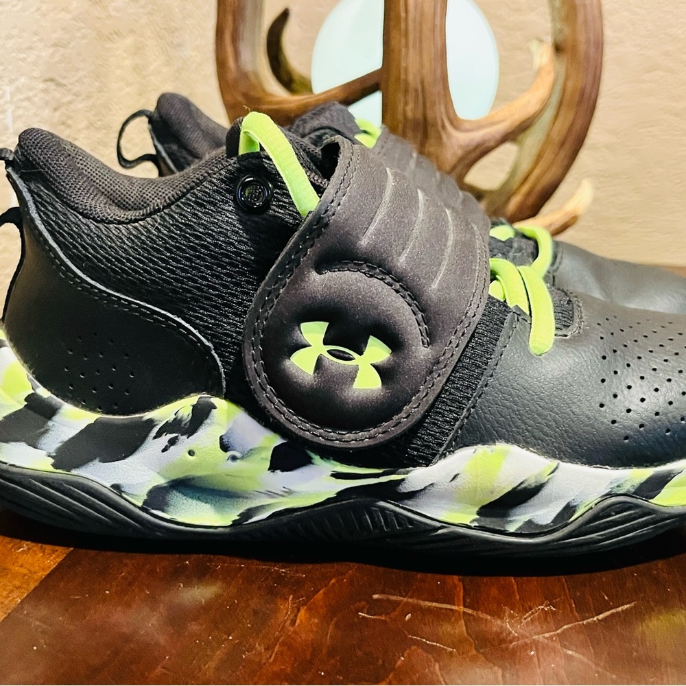 Under Armour Kids' Boys Zone BB Black and Neon Green Sneakers Size 2Y